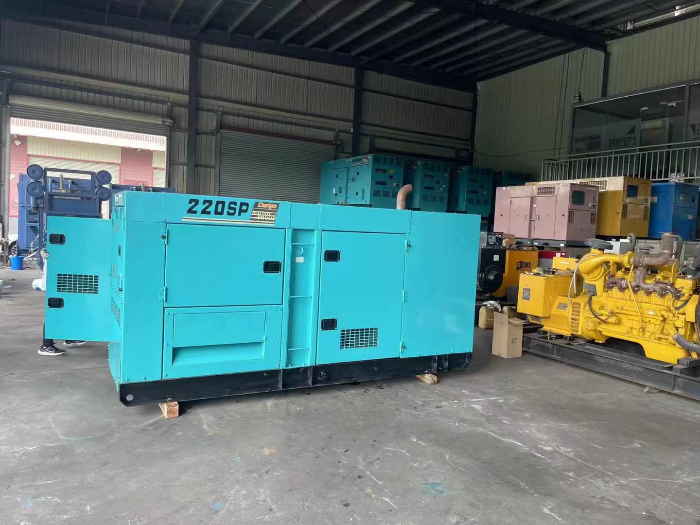 榆社柴油发电机组长期不间断运行时，如何监控其温度和压力？